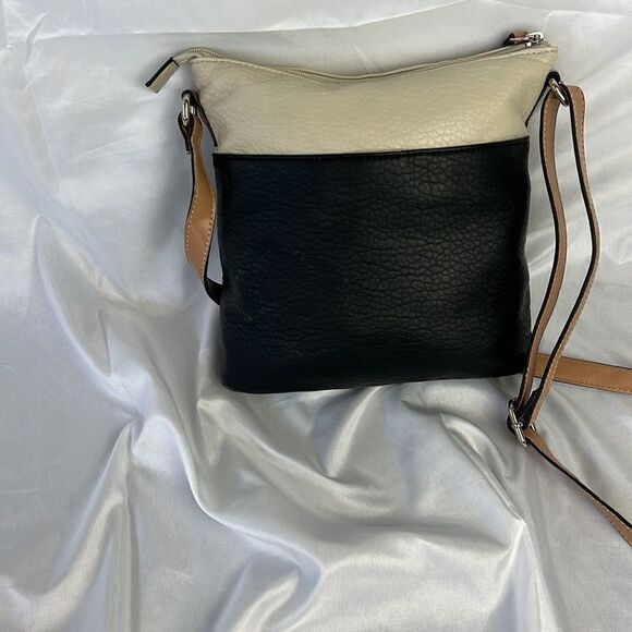 NWOT GIANIBERNINI Colorblock Crossbody  - Picture 5 of 8